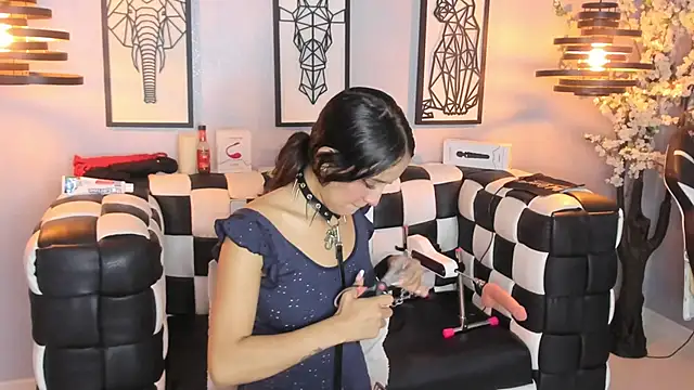 Snapshot of SARAFOXX_ chatting on 4, 1, 2025 SARAFOXX online show from 4, 1, 2025