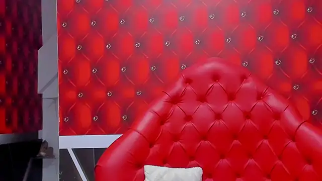 Snapshot of SARAFOXX_ chatting on 15, 2, 2025 SARAFOXX online show from 15, 2, 2025