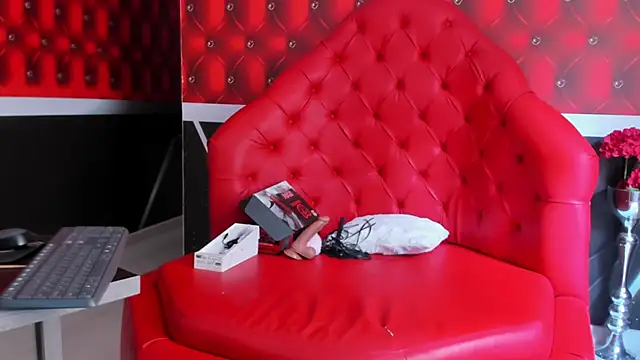 Snapshot of SARAFOXX_ chatting on 8, 3, 2025 SARAFOXX online show from 8, 3, 2025