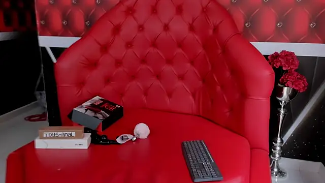 Snapshot of SARAFOXX_ chatting on 12, 3, 2025 SARAFOXX online show from 12, 3, 2025