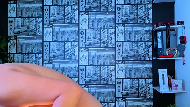 EmiGomez  online show from 19, 6, 2026