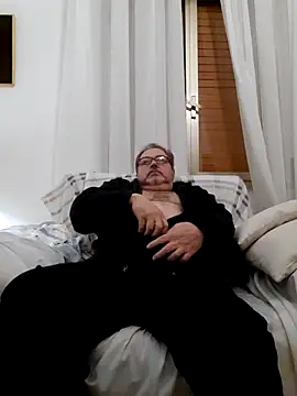 Snapshot of bluangelo chatting on 8, 3, 2025 bluangelo online show from 8, 3, 2025