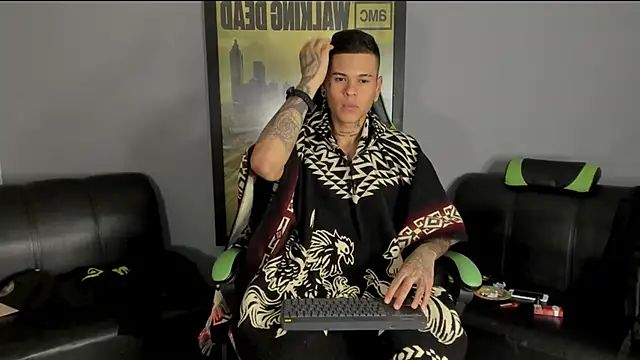 Snapshot of jamesinked_ chatting on 23, 12, 2024 jamesinked online show from 23, 12, 2024