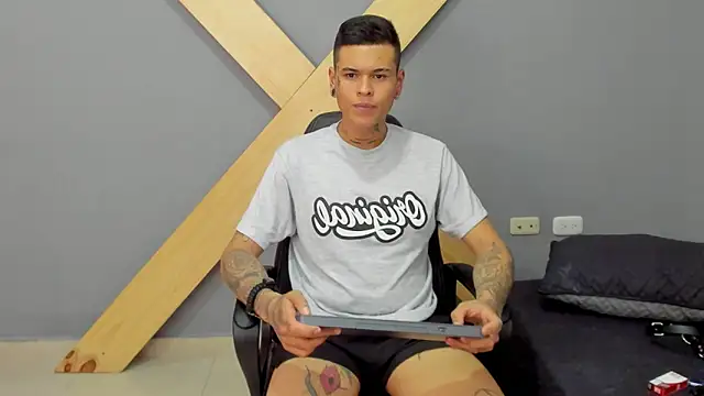 Snapshot of jamesinked_ chatting on 27, 12, 2024 jamesinked online show from 27, 12, 2024