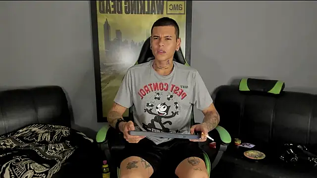 Snapshot of jamesinked_ chatting on 4, 1, 2025 jamesinked online show from 4, 1, 2025