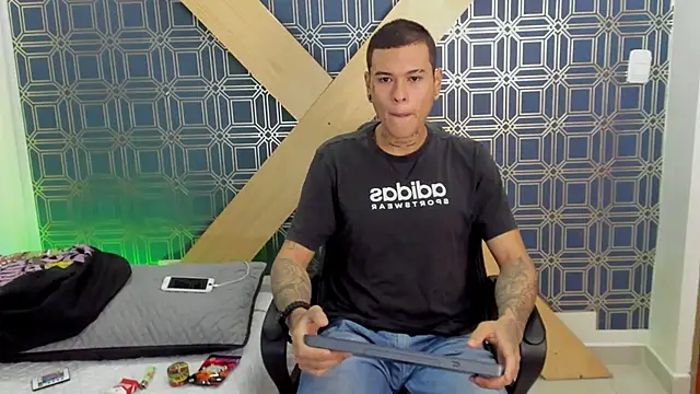 Snapshot of jamesinked_ chatting on 8, 1, 2025 jamesinked online show from 8, 1, 2025