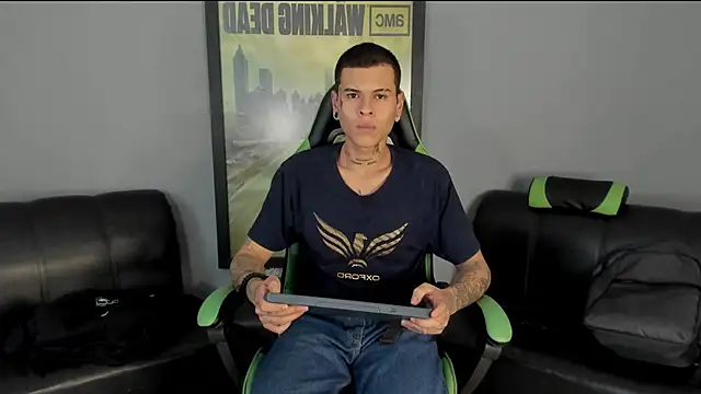 Snapshot of jamesinked_ chatting on 11, 1, 2025 jamesinked online show from 11, 1, 2025