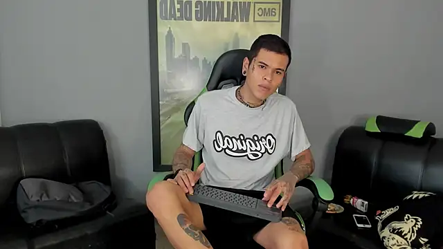 Snapshot of jamesinked_ chatting on 31, 1, 2025 jamesinked online show from 31, 1, 2025