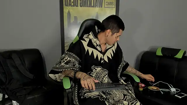 Snapshot of jamesinked_ chatting on 5, 2, 2025 jamesinked online show from 5, 2, 2025