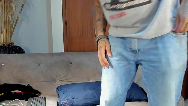 Snapshot of jamesinked_ chatting on 18, 10, 2025 jamesinked online show from 18, 10, 2025