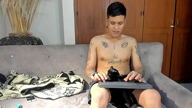 Snapshot of jamesinked_ chatting on 7, 11, 2025 jamesinked online show from 7, 11, 2025