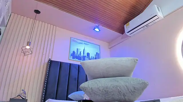 viiolett lee online show from 8, 4, 2026