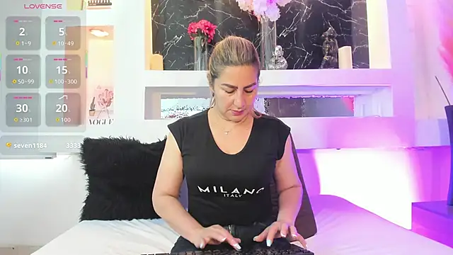 Snapshot of Cinthya_mjs chatting on 23, 5, 2026 Cinthya mjs online show from 23, 5, 2026