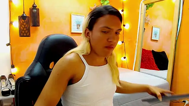 Snapshot of aslyhernandez_7 chatting on 2, 1, 2025 aslyhernandez 7 online show from 2, 1, 2025