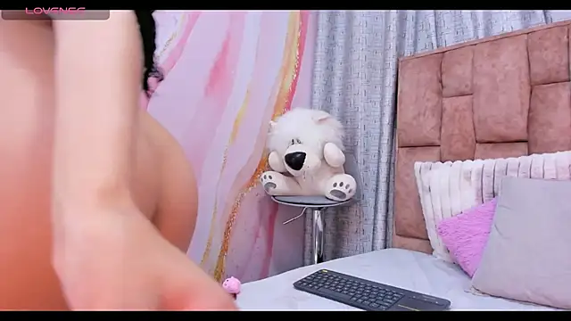 lila noa online show from 28, 2, 2025