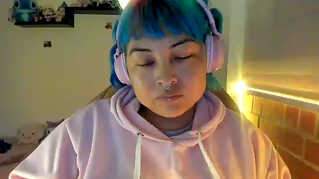 Shaddycute  online show from 22, 12, 2025