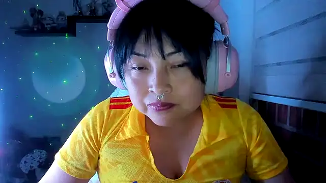 Snapshot of Shaddycute_ chatting on 24, 6, 2026 Shaddycute online show from 24, 6, 2026