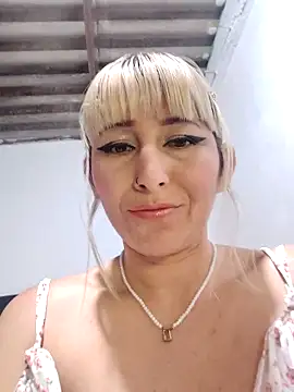 florecita9 online show from 25, 1, 2025