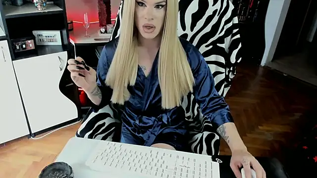 EvelynLexy online show from 15, 11, 2025