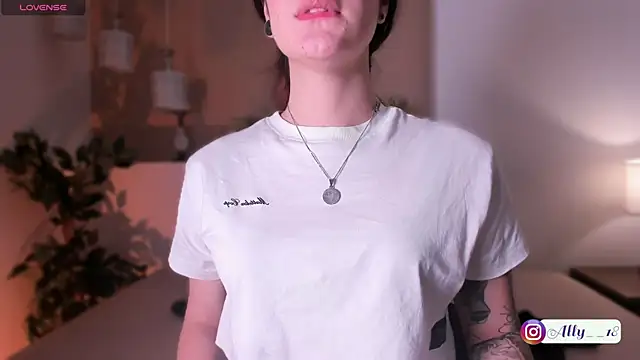 Snapshot of Ally_addams chatting on 11, 9, 2025 Ally addams online show from 11, 9, 2025