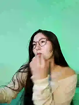 Snapshot of Elle_Lee_ chatting on 8, 2, 2025 Elle Lee online show from 8, 2, 2025