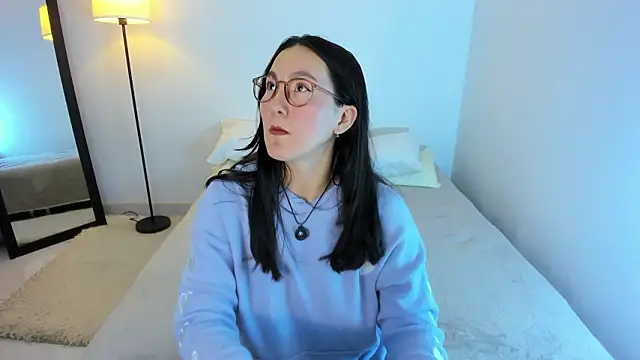 Elle Lee  online show from 7, 3, 2026