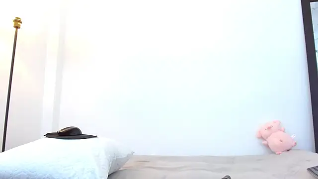 Snapshot of Elle_Lee_ chatting on 4, 5, 2026 Elle Lee online show from 4, 5, 2026