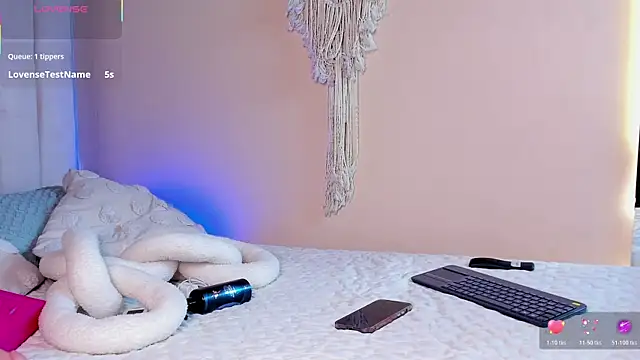 Snapshot of Elise_Diamond chatting on 23, 4, 2026 Elise Diamond online show from 23, 4, 2026