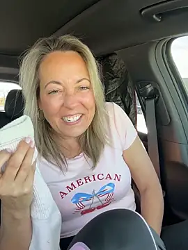 Cherry-red-xo online show from 13, 10, 2025