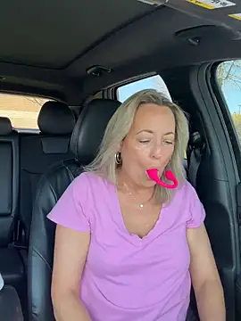 Snapshot of Cherry-red-xo chatting on 23, 4, 2026 Cherry-red-xo online show from 23, 4, 2026