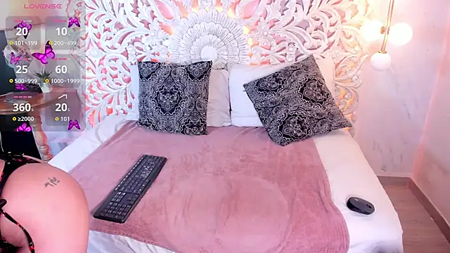 Paiige peach online show from 13, 3, 2026