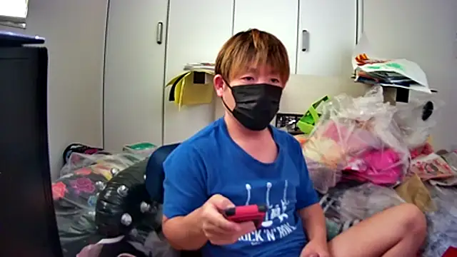 Snapshot of Osikokusama chatting on 15, 10, 2025 Osikokusama online show from 15, 10, 2025