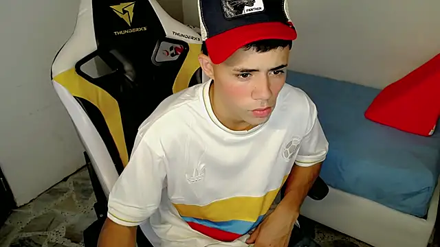 Snapshot of bby_santi chatting on 30, 10, 2025 bby santi online show from 30, 10, 2025