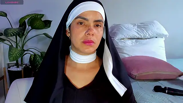 ClaraMariaMon online show from 24, 2, 2025