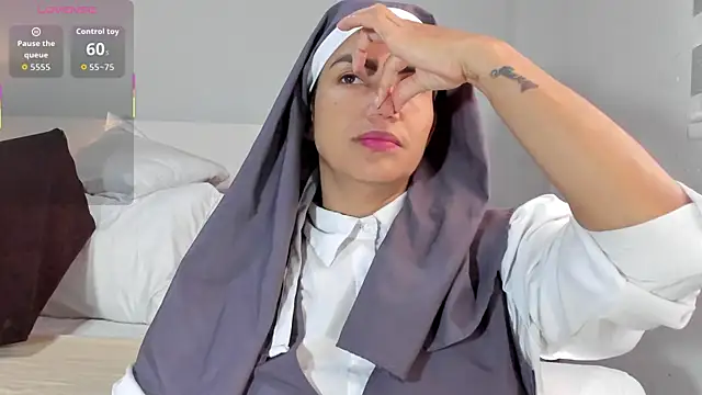 ClaraMariaMon online show from 5, 2, 2026