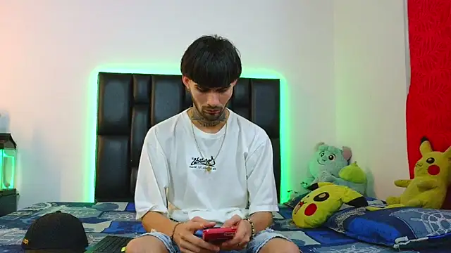 Snapshot of Brutal_Sex_Fucking chatting on 6, 6, 2026 Brutal Sex Fucking online show from 6, 6, 2026