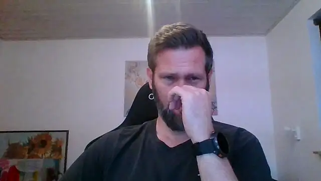 Snapshot of Gotta1 chatting on 4, 11, 2025 Gotta1 online show from 4, 11, 2025