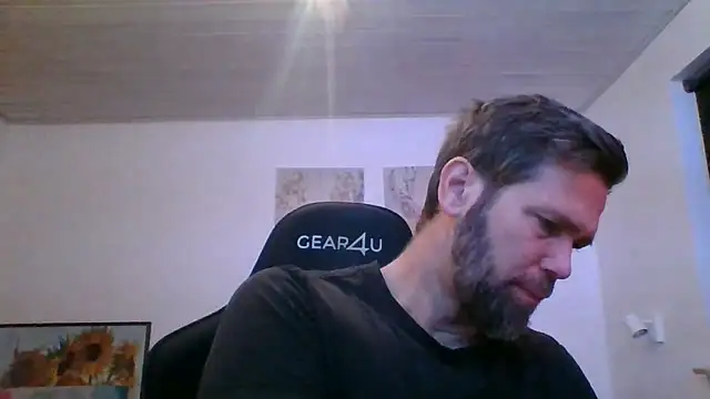 Snapshot of Gotta1 chatting on 25, 11, 2025 Gotta1 online show from 25, 11, 2025