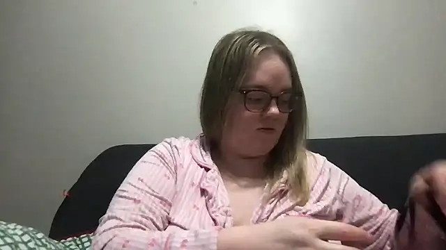 honeyyy24 online show from 23, 3, 2026