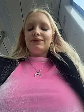 Snapshot of Milkyy_wway chatting on 25, 4, 2026 Milkyy wway online show from 25, 4, 2026