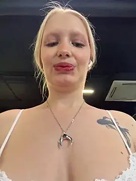 Snapshot of Milkyy_wway chatting on 26, 4, 2026 Milkyy wway online show from 26, 4, 2026