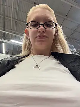 Snapshot of Milkyy_wway chatting on 22, 5, 2026 Milkyy wway online show from 22, 5, 2026