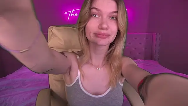 Snapshot of AnacondaOn chatting on 5, 2, 2025 AnacondaOn online show from 5, 2, 2025