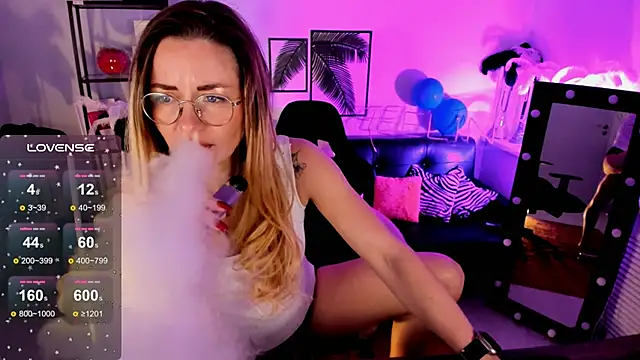 Snapshot of LadyIzabel chatting on 14, 12, 2024 LadyIzabel online show from 14, 12, 2024