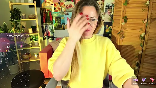 Snapshot of LadyIzabel chatting on 17, 12, 2024 LadyIzabel online show from 17, 12, 2024