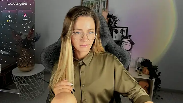 Snapshot of LadyIzabel chatting on 20, 1, 2025 LadyIzabel online show from 20, 1, 2025