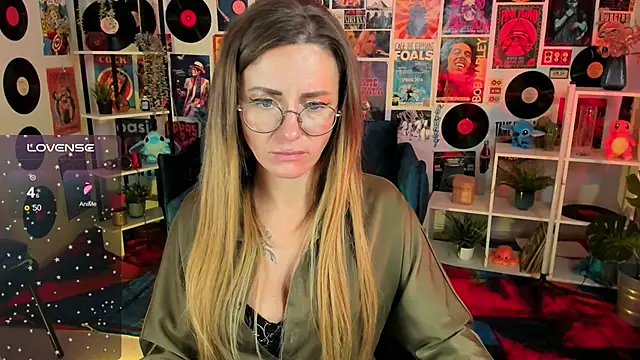 Snapshot of LadyIzabel chatting on 19, 2, 2025 LadyIzabel online show from 19, 2, 2025