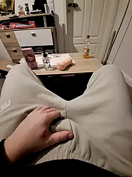 Snapshot of Kevindauerhorny chatting on 10, 12, 2024 Kevindauerhorny online show from 10, 12, 2024