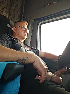 Snapshot of alle2121 chatting on 17, 11, 2025 alle2121 online show from 17, 11, 2025