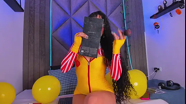 BriaConner  online show from 31, 10, 2025